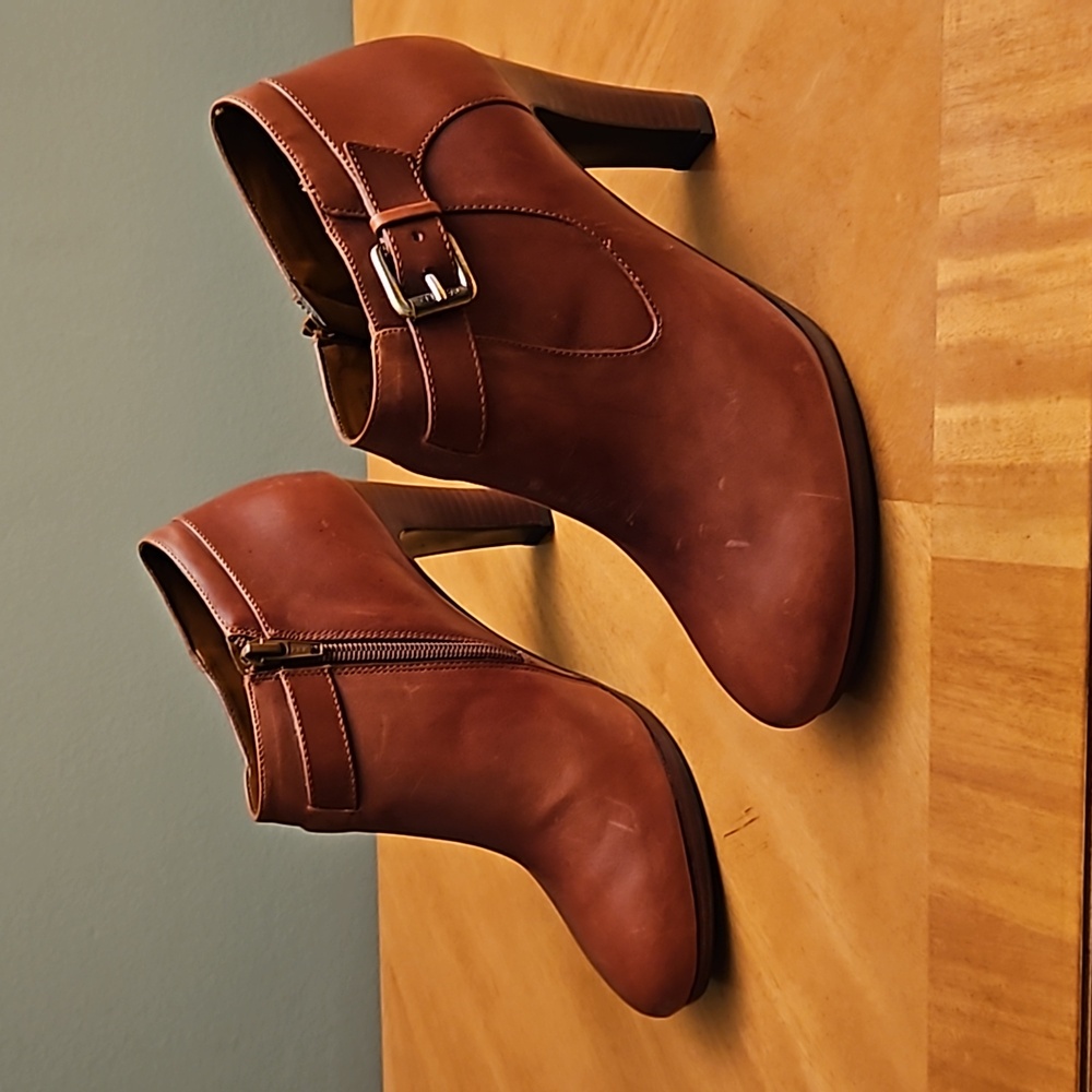 Designer Leather Booties! NWOT. Gorgeous Autumn caramel color. Size 7 1/2